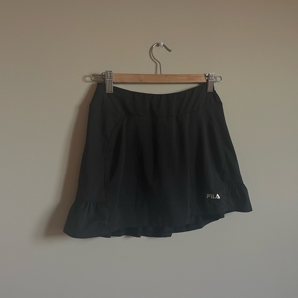 FILA MINI SKIRT🖤 - Picture 2 of 3